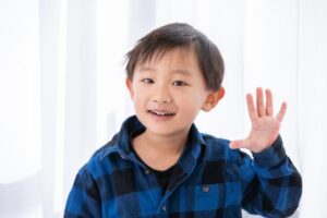 挨拶できない原因は発達障がい？子どもの心に寄り添い挨拶に導く方法